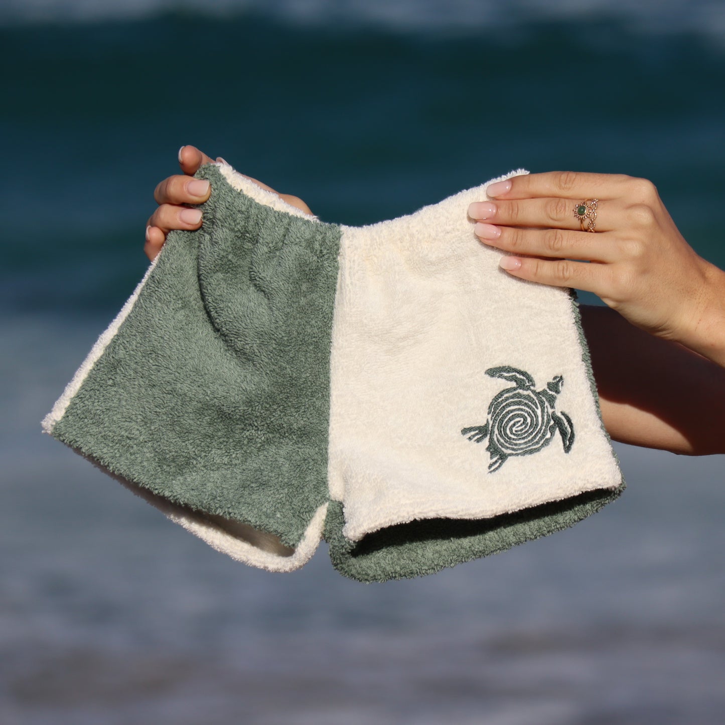 Green Turtle Short